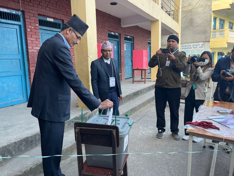 सभामुख सापकोटाले गरे मतदान 